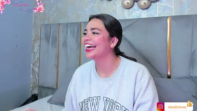 KimDevinne online show from 10-17-25, 02:26