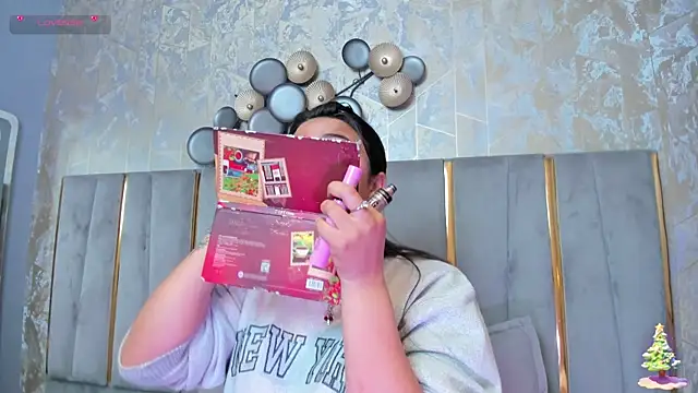 KimDevinne online show from 12-21-25, 03:46