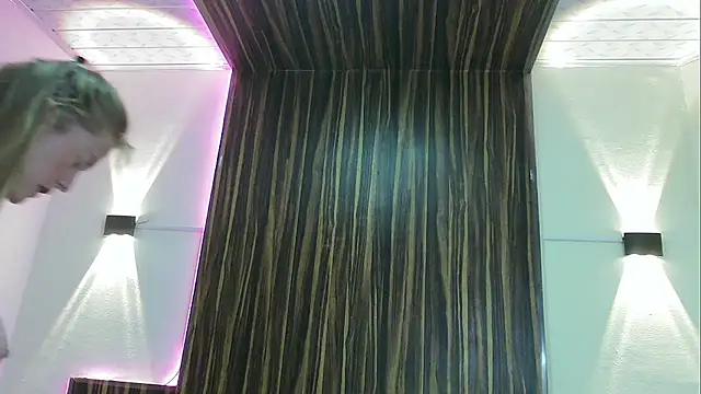 Snapshot of issa_soto_ chatting on 02-06-25, 01:43 issa soto online show from 02-06-25, 01:43