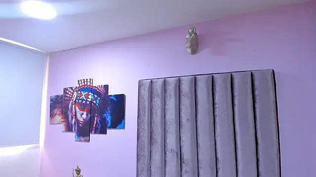 Luci And Sofi online show from 11-19-25, 03:45