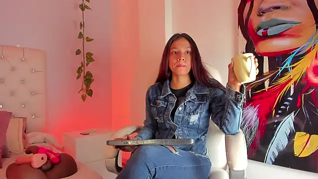 Snapshot of Luci_And_Sofi chatting on 01-13-26, 01:05 Luci And Sofi online show from 01-13-26, 01:05