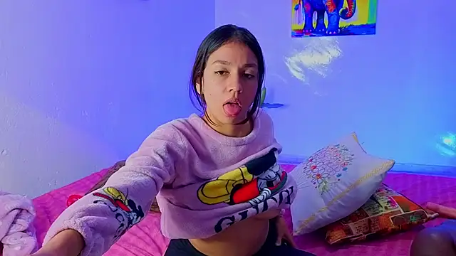 Snapshot of Luci_And_Sofi chatting on 02-14-26, 04:20 Luci And Sofi online show from 02-14-26, 04:20