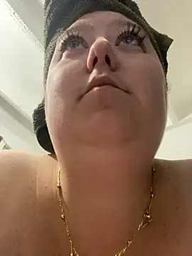 Chloee ep online show from 10-08-25, 04:10