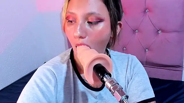 Mila nixon02 online show from 03-04-25, 03:44