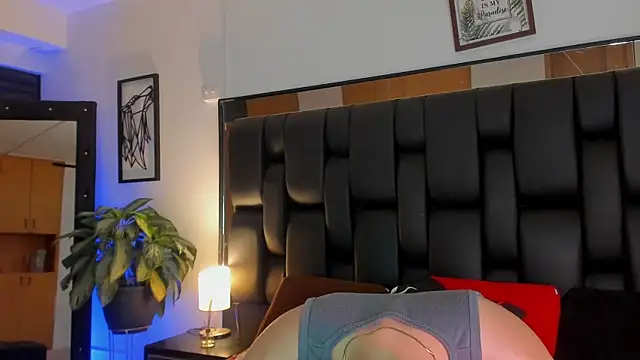 JadeSmiith  online show from 10-21-25, 10:32