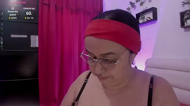 Snapshot of Gia_Nahomi chatting on 10-23-25, 09:35 Gia Nahomi online show from 10-23-25, 09:35