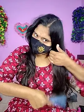 Snapshot of Hot_Maleka chatting on 12-18-25, 01:22 Hot Maleka online show from 12-18-25, 01:22