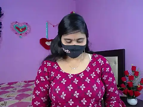 Snapshot of Hot_Maleka chatting on 02-19-26, 04:58 Hot Maleka online show from 02-19-26, 04:58