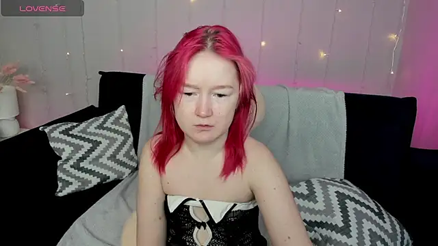 Snapshot of Sara_Robinson chatting on 12-27-24, 03:09 Sara Robinson online show from 12-27-24, 03:09