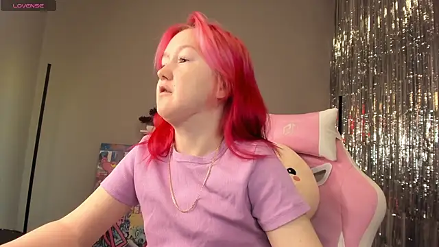 Snapshot of Sara_Robinson chatting on 12-30-24, 03:03 Sara Robinson online show from 12-30-24, 03:03