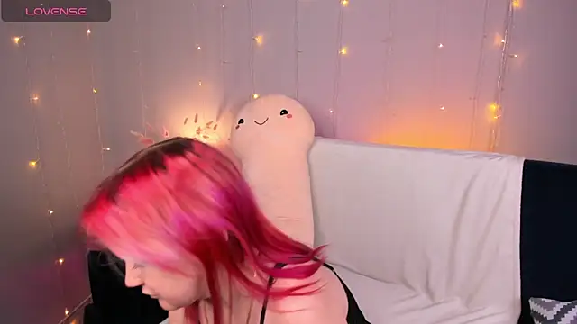 Snapshot of Sara_Robinson chatting on 01-18-25, 10:06 Sara Robinson online show from 01-18-25, 10:06