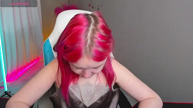 Snapshot of Sara_Robinson chatting on 01-22-25, 10:40 Sara Robinson online show from 01-22-25, 10:40