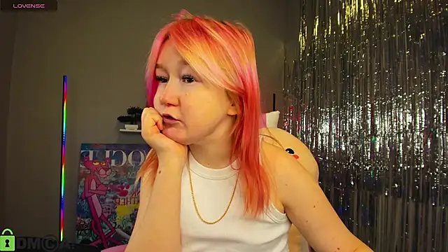 Snapshot of Sara_Robinson chatting on 01-28-25, 10:23 Sara Robinson online show from 01-28-25, 10:23