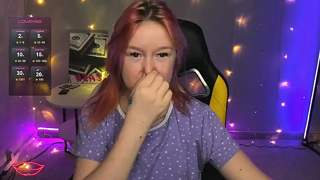 Snapshot of Sara_Robinson chatting on 02-05-25, 01:11 Sara Robinson online show from 02-05-25, 01:11