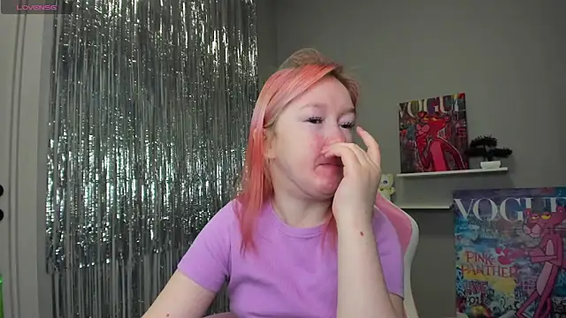 Snapshot of Sara_Robinson chatting on 02-08-25, 07:04 Sara Robinson online show from 02-08-25, 07:04