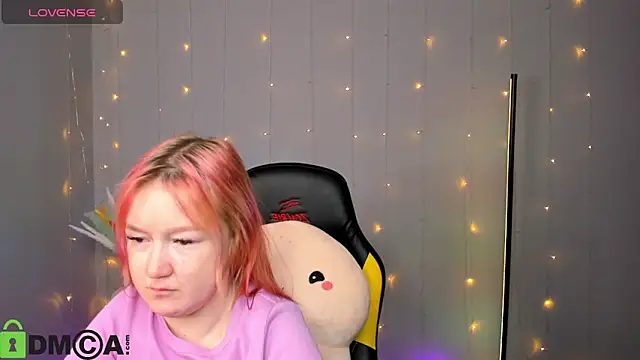 Snapshot of Sara_Robinson chatting on 02-09-25, 07:16 Sara Robinson online show from 02-09-25, 07:16