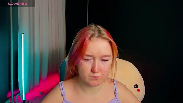 Snapshot of Sara_Robinson chatting on 02-14-25, 10:17 Sara Robinson online show from 02-14-25, 10:17