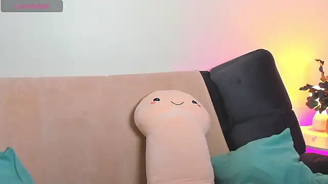 Snapshot of Sara_Robinson chatting on 02-15-25, 10:22 Sara Robinson online show from 02-15-25, 10:22