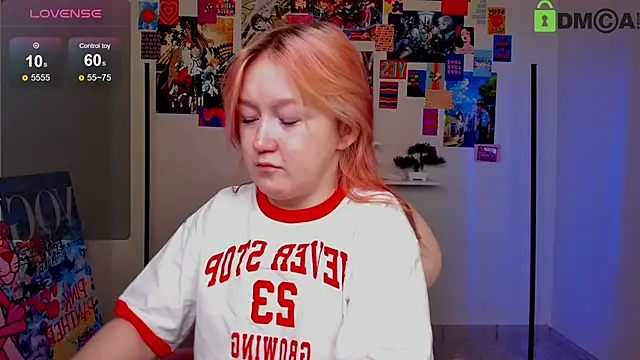 Snapshot of Sara_Robinson chatting on 03-05-25, 03:08 Sara Robinson online show from 03-05-25, 03:08