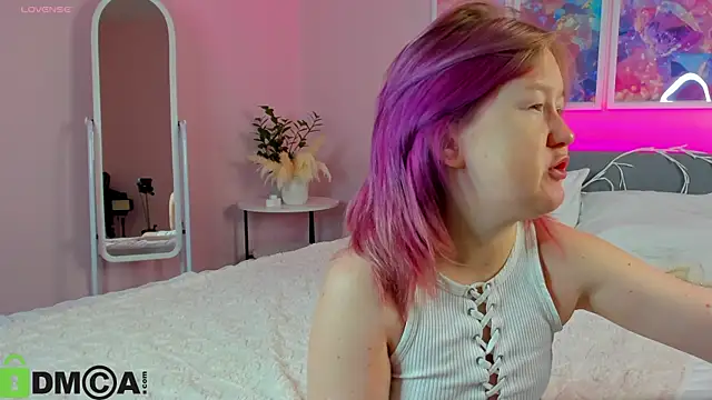 Snapshot of Sara_Robinson chatting on 09-22-25, 02:35 Sara Robinson online show from 09-22-25, 02:35