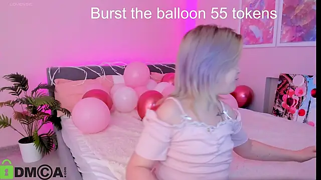 Snapshot of Sara_Robinson chatting on 10-04-25, 07:28 Sara Robinson online show from 10-04-25, 07:28