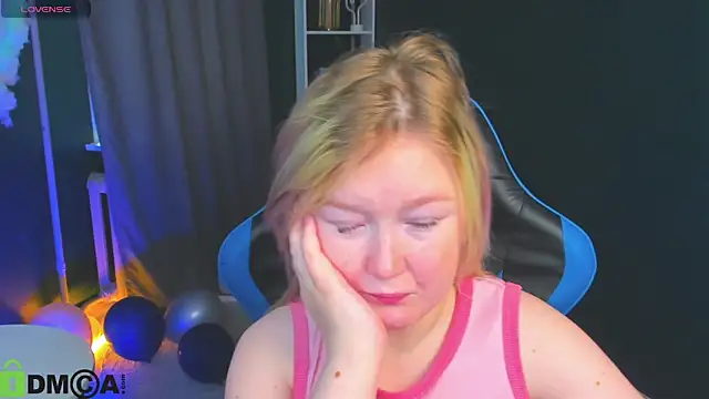 Snapshot of Sara_Robinson chatting on 10-09-25, 08:12 Sara Robinson online show from 10-09-25, 08:12