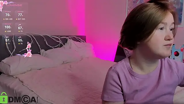 Snapshot of Sara_Robinson chatting on 10-19-25, 02:34 Sara Robinson online show from 10-19-25, 02:34