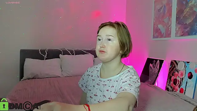 Snapshot of Sara_Robinson chatting on 10-20-25, 02:34 Sara Robinson online show from 10-20-25, 02:34