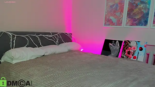 Snapshot of Sara_Robinson chatting on 10-21-25, 02:45 Sara Robinson online show from 10-21-25, 02:45