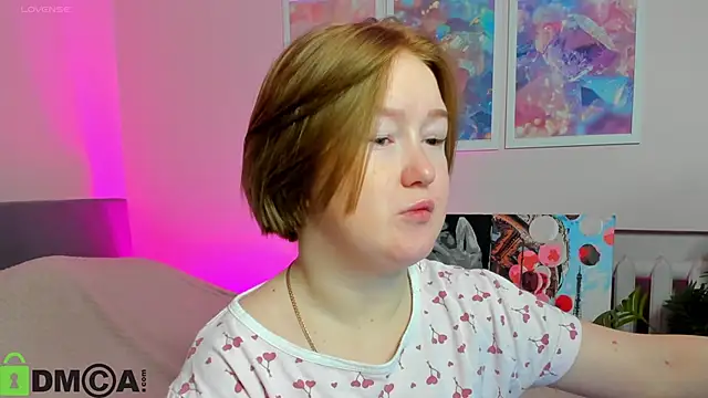 Snapshot of Sara_Robinson chatting on 10-25-25, 02:41 Sara Robinson online show from 10-25-25, 02:41