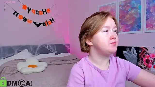 Snapshot of Sara_Robinson chatting on 10-29-25, 02:36 Sara Robinson online show from 10-29-25, 02:36