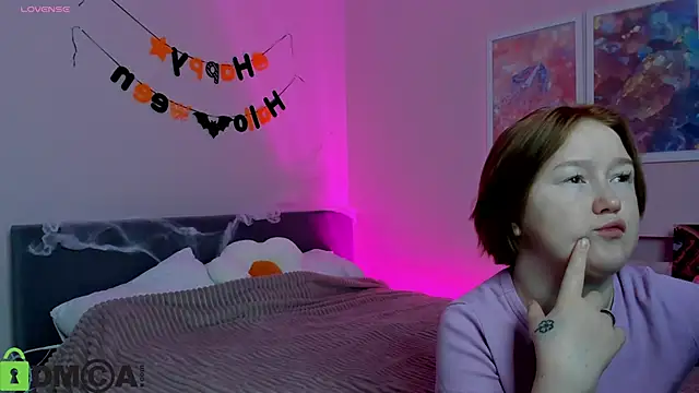 Snapshot of Sara_Robinson chatting on 11-04-25, 01:59 Sara Robinson online show from 11-04-25, 01:59