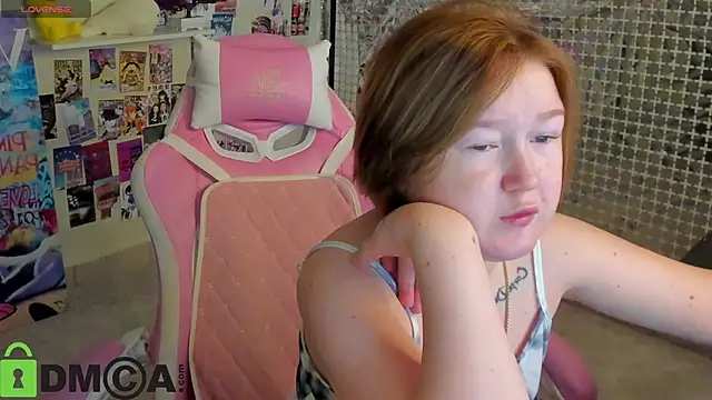 Snapshot of Sara_Robinson chatting on 11-10-25, 02:21 Sara Robinson online show from 11-10-25, 02:21