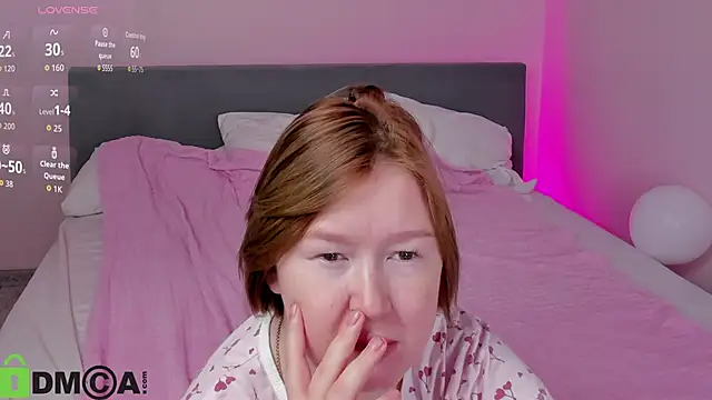 Snapshot of Sara_Robinson chatting on 11-15-25, 03:04 Sara Robinson online show from 11-15-25, 03:04