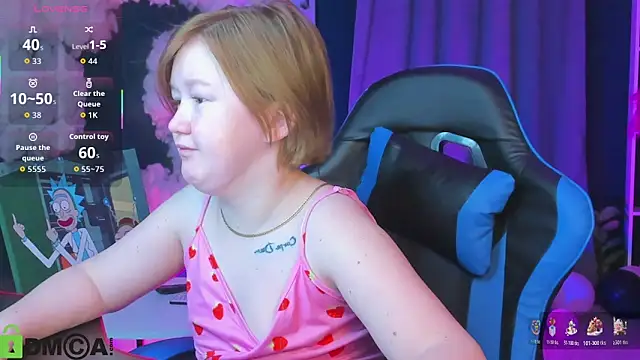 Snapshot of Sara_Robinson chatting on 11-17-25, 03:01 Sara Robinson online show from 11-17-25, 03:01