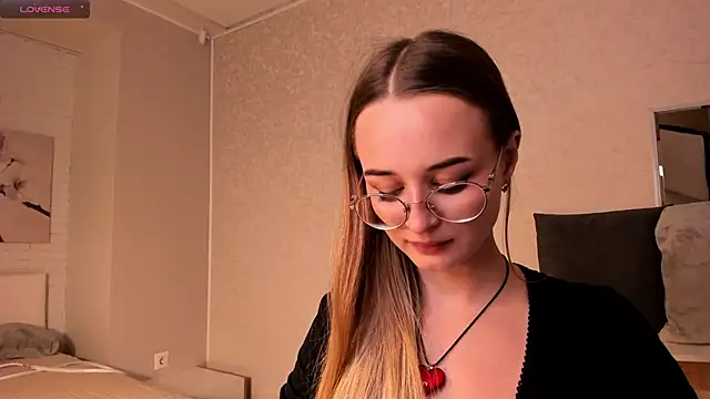 Tiffanyhunt online show from 11-05-25, 01:33