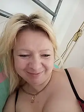 Snapshot of Lauri_scherri chatting on 06-16-26, 01:47 Lauri scherri online show from 06-16-26, 01:47