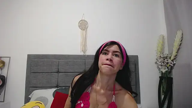 Snapshot of Vicky_Love_ chatting on 02-20-25, 10:48 Vicky Love  online show from 02-20-25, 10:48