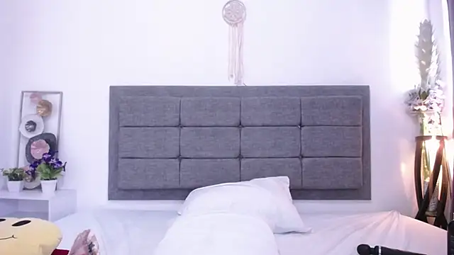 Snapshot of Vicky_Love_ chatting on 03-11-25, 02:29 Vicky Love  online show from 03-11-25, 02:29