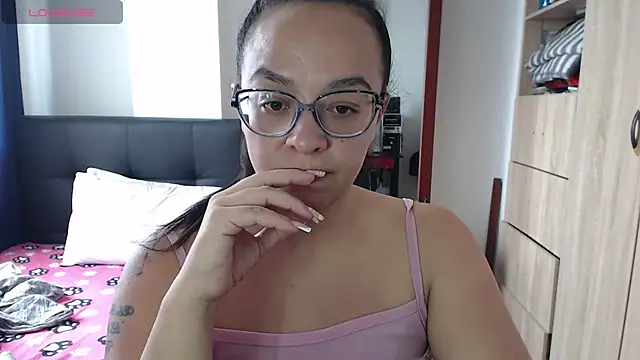 Snapshot of miia-big1boobs_ chatting on 02-04-25, 04:29 miia-big1boobs online show from 02-04-25, 04:29