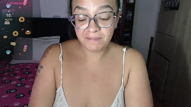 Snapshot of miia-big1boobs_ chatting on 02-18-25, 12:59 miia-big1boobs online show from 02-18-25, 12:59