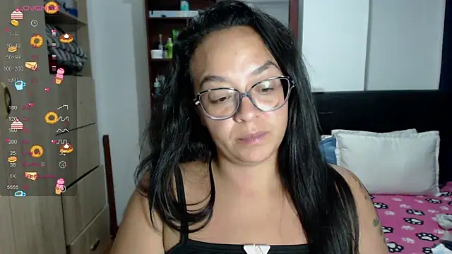 Snapshot of miia-big1boobs_ chatting on 02-22-25, 01:33 miia-big1boobs online show from 02-22-25, 01:33