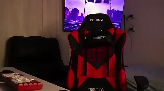 Snapshot of May_Dylan1 chatting on 12-11-24, 01:15 May Dylan1 online show from 12-11-24, 01:15