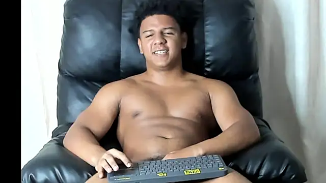 Snapshot of May_Dylan1 chatting on 03-21-25, 12:07 May Dylan1 online show from 03-21-25, 12:07