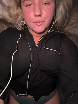 Snapshot of scarletseduction_ chatting on 02-01-26, 02:32 scarletseduction online show from 02-01-26, 02:32