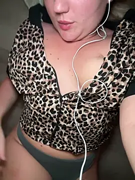 Snapshot of scarletseduction_ chatting on 05-26-26, 12:17 scarletseduction online show from 05-26-26, 12:17