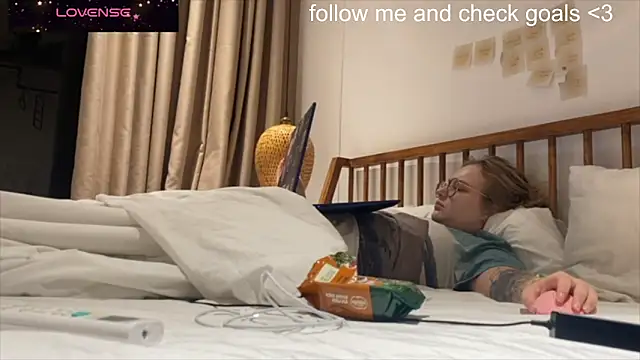 JacyWinslat online show from 12-20-25, 05:42