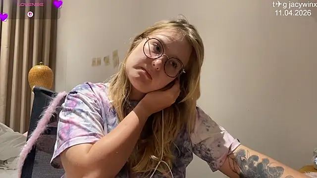 JacyWinslat online show from 04-11-26, 01:15