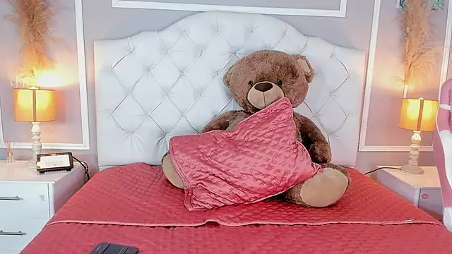 Snapshot of evelyn_evony chatting on 12-20-24, 03:14 evelyn evony online show from 12-20-24, 03:14