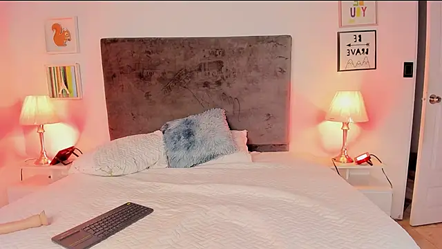 Snapshot of evelyn_evony chatting on 12-26-24, 11:32 evelyn evony online show from 12-26-24, 11:32